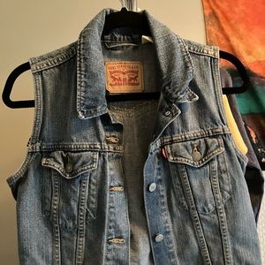 Levi’s Medium Women’s jean vest